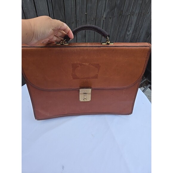 Coach Vintage Leather briefcase with gold buckle and two pockets. - Picture 7 of 14